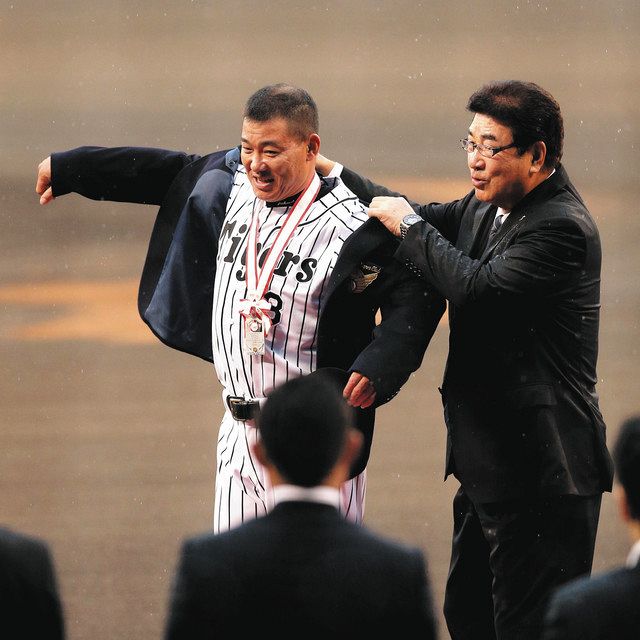 写真】星野仙一監督と入団発表する福留ら：中日スポーツ・東京中