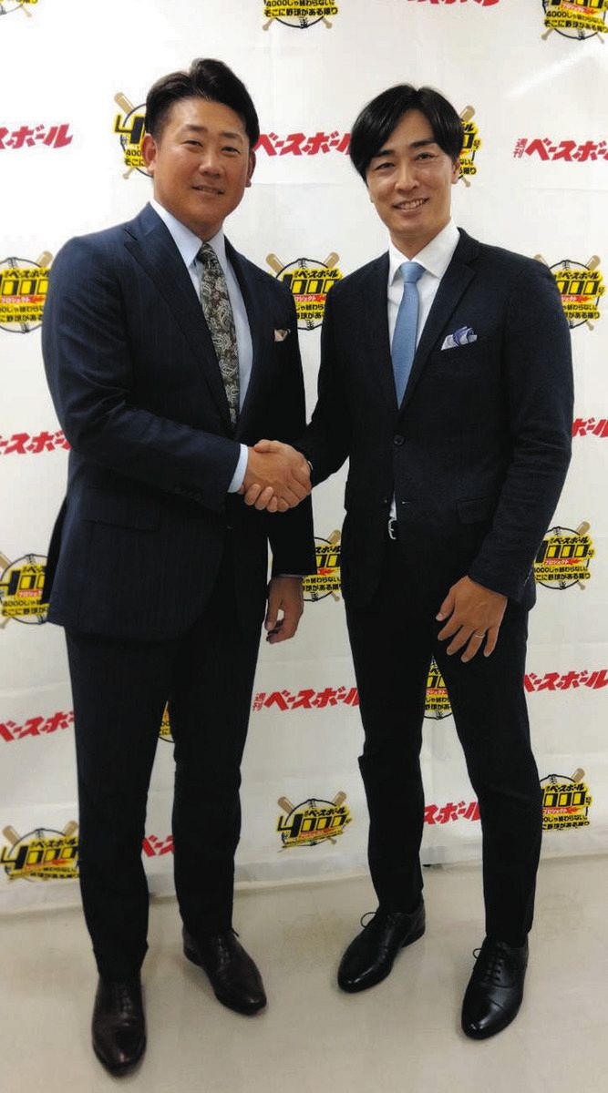 週刊ベースボール４０００号記念トークショーに出演した松坂大輔さん（左）と和田毅さん