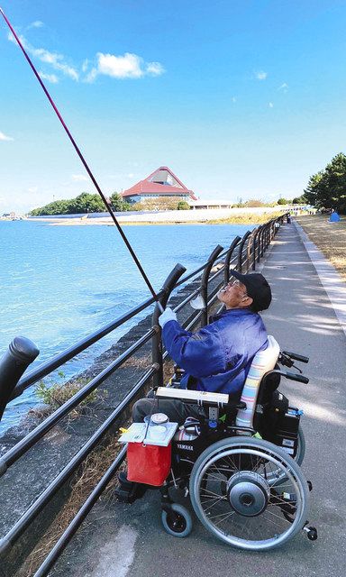 海と空の間に竿を振り込め 名古屋 稲永公園前 中日スポーツ 東京中日スポーツ