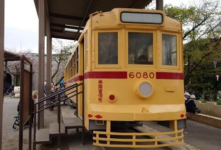 四館合同企画トラム(路面電車)とメトロ(地下鉄)※図書館リサイクル本 全国18の都市を走る路面電車を一冊に 現役で走る165の車両形式を