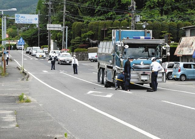 小３男児 ダンプにはねられ死亡 栗東 県道横断中 中日新聞web