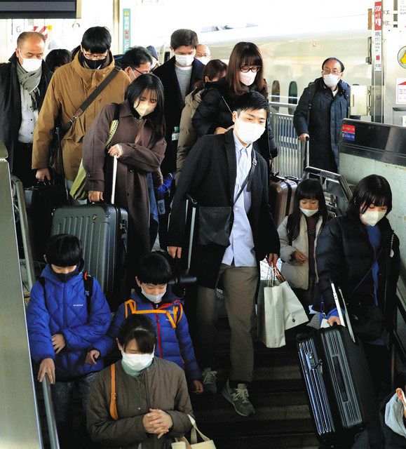 帰省ラッシュが本格化 JR浜松駅：中日新聞しずおかWeb