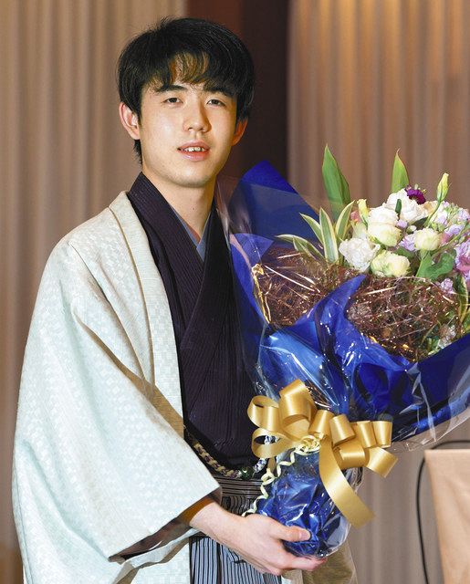 藤井四冠 最年少１９歳 豊島に全勝で竜王奪取 序列も１位に：中日新聞Web