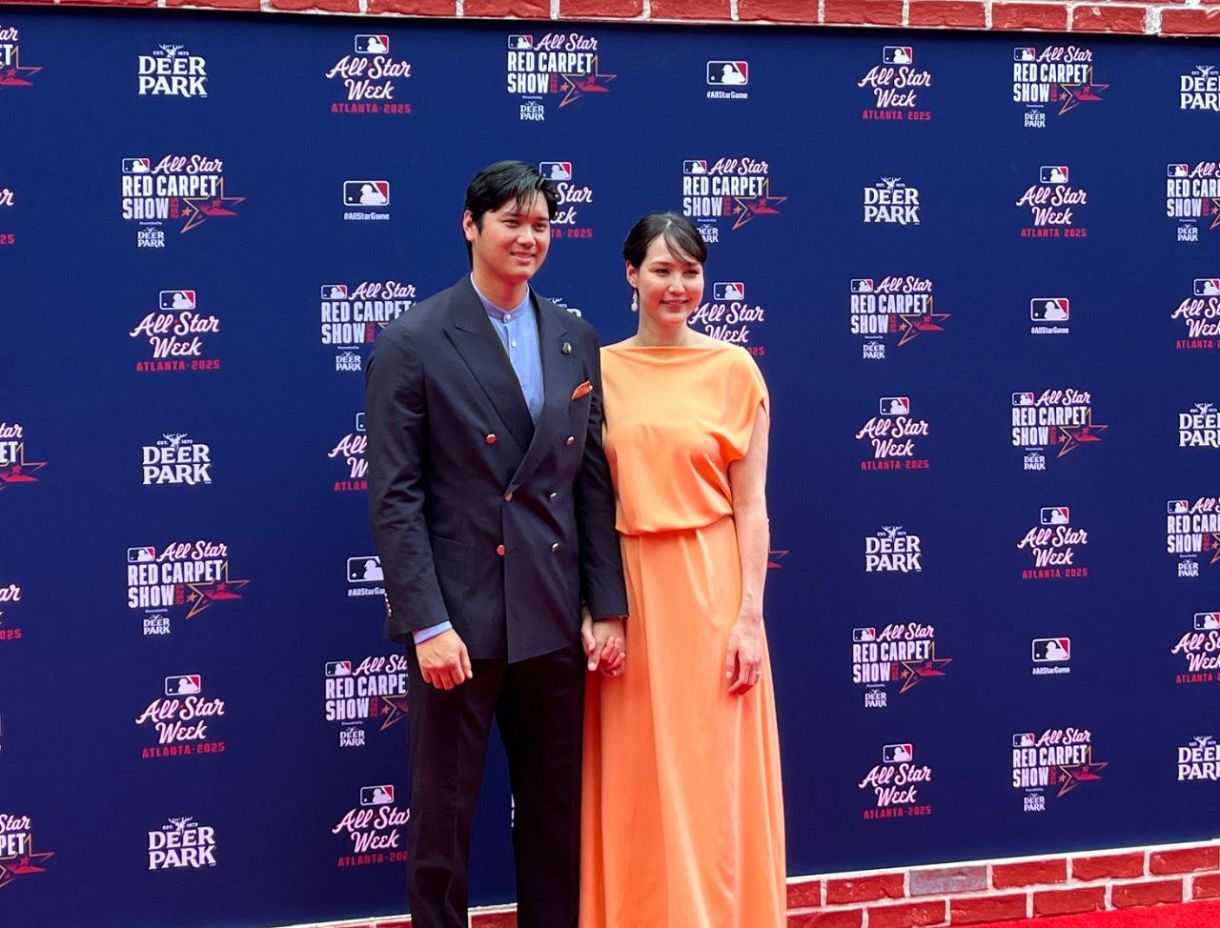 大谷翔平、真美子夫人と「桃色のお揃いコーデ」…夫人が桃色を