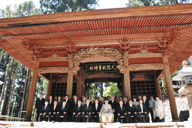 神門おかえり 浜松・秋葉山本宮秋葉神社で修理完了：中日新聞しずおかWeb