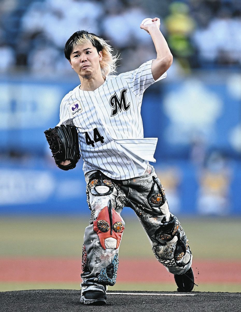 那須川天心が始球式 ワンバン投球に「120点です。170点満点ですけど