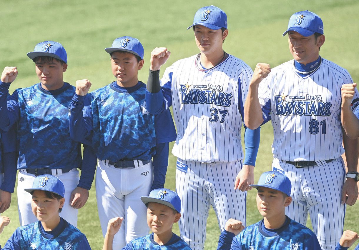 スタンドから大きな拍手 井端弘和さんの長男 巧君がお披露目 三浦大輔監督からも激励の言葉 中日スポーツ 東京中日スポーツ