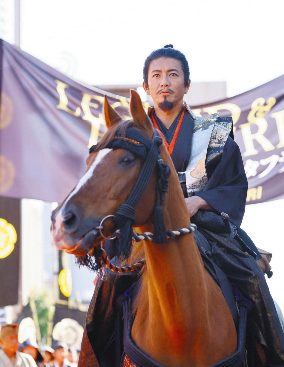 写真 キムタク信長 出陣じゃ 中日スポーツ 東京中日スポーツ