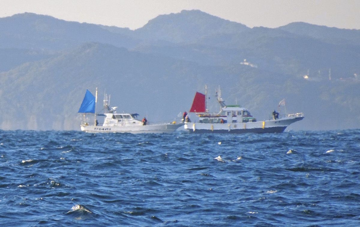 鳥羽沖に集結する遊漁船