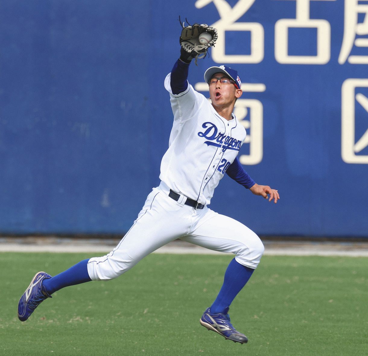 中日】育成の石岡諒太内野手が支配下登録へ 得点力不足のチームに自慢