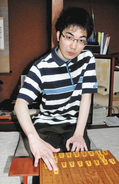 トップから学びたい」 「お〜いお茶杯第６２期王位戦」第１局で記録係の奨励会員：中日新聞Web