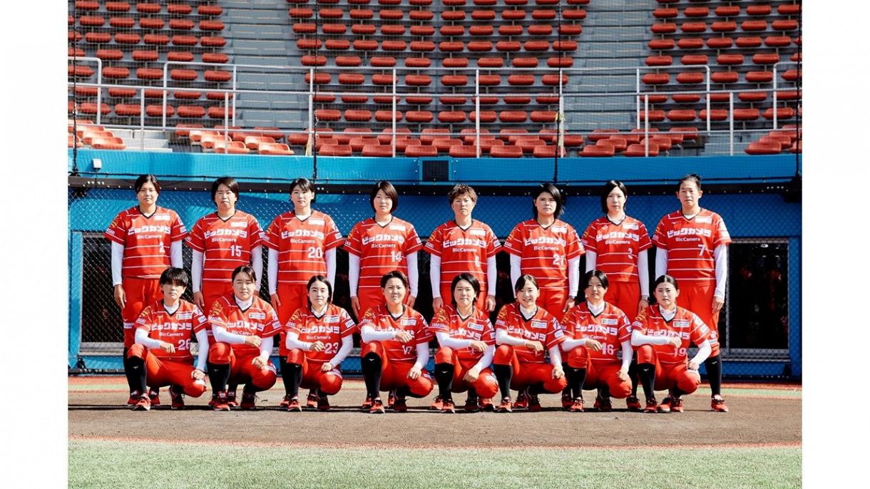 ロッテファン感謝デーでビックカメラ女子ソフトボール高崎 Bee Queenとソフトボール対決 中日スポーツ 東京中日スポーツ