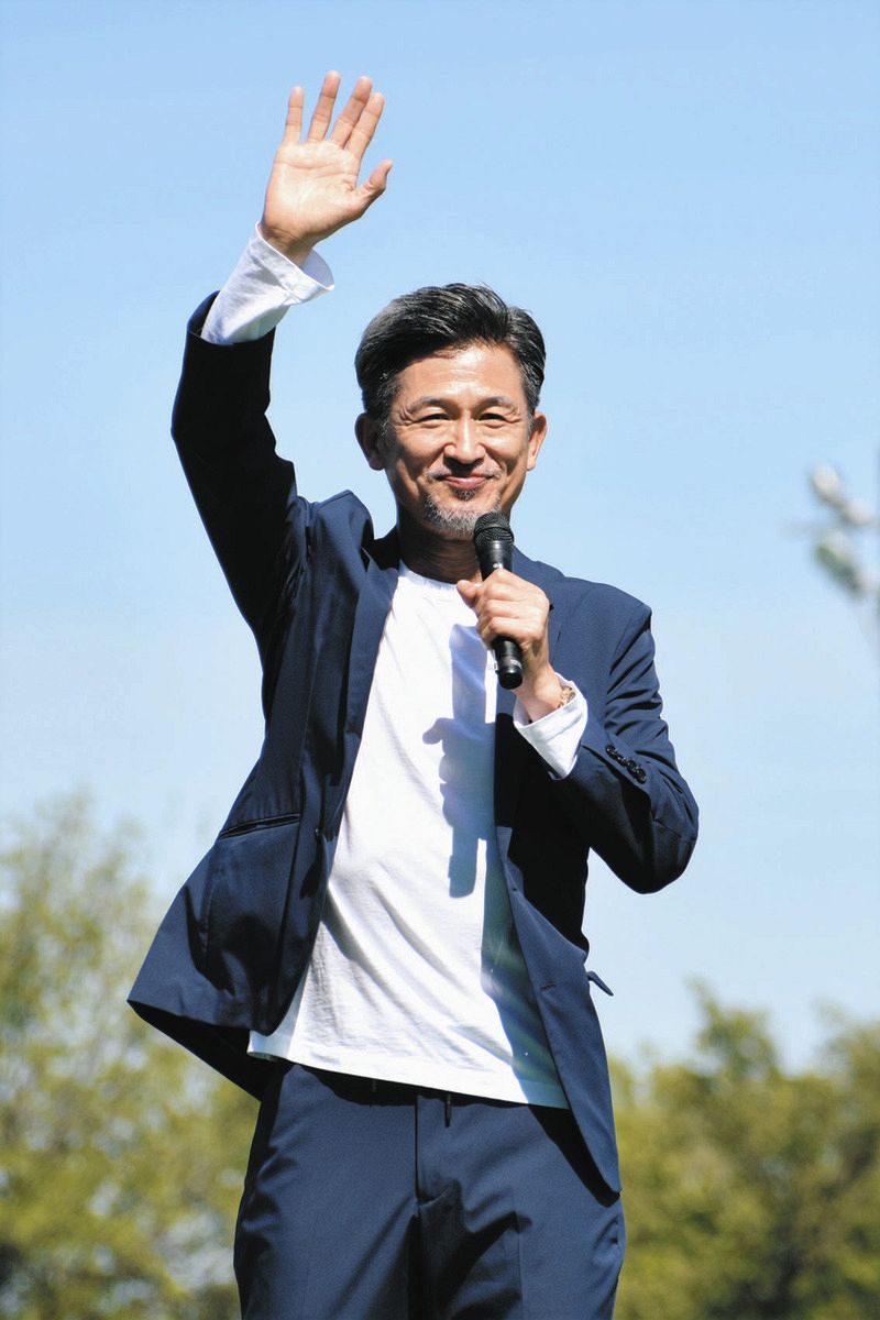 47歳三浦知良が現役続行 プロ30年目、チーム残留へ - 日本経済