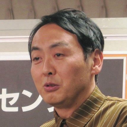 アンガールズ・田中卓志、広島2位確定にユニホーム姿で「楽しみ!」新井監督巨大パネル前でバンザイ!:中日スポーツ・東京中日スポーツ
