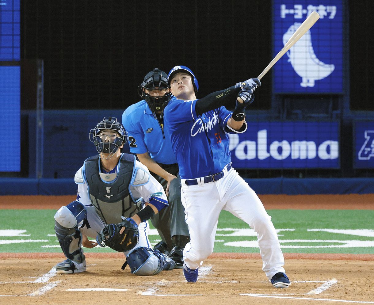 ◇中日・細川成也、古巣ハマスタのバックスクリーンを直撃する特大4号