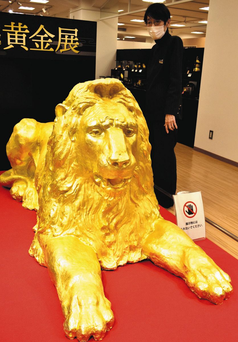 金箔3000枚！三越シンボル「黄金のライオン像」お目見え 黄金展会場に