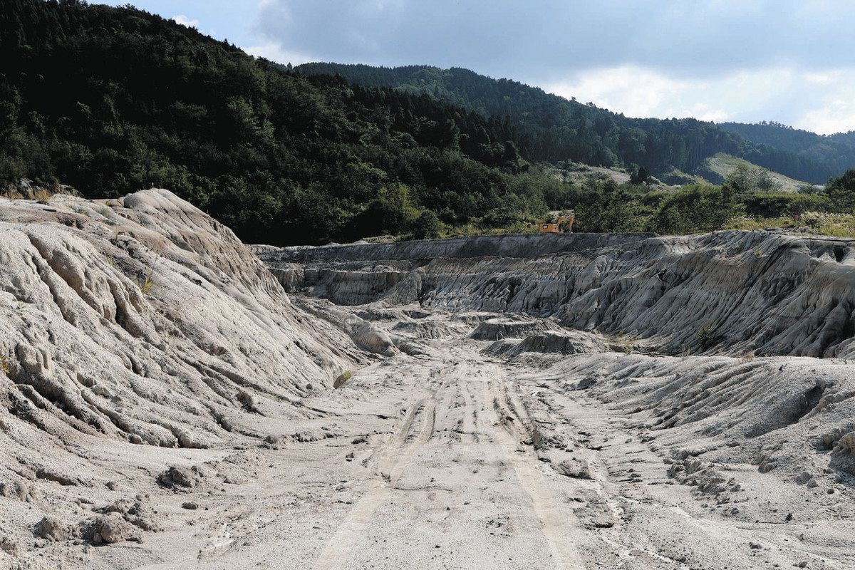 「陶土の里」としての山岡町を感じる丸原鉱山＝恵那市山岡町で
