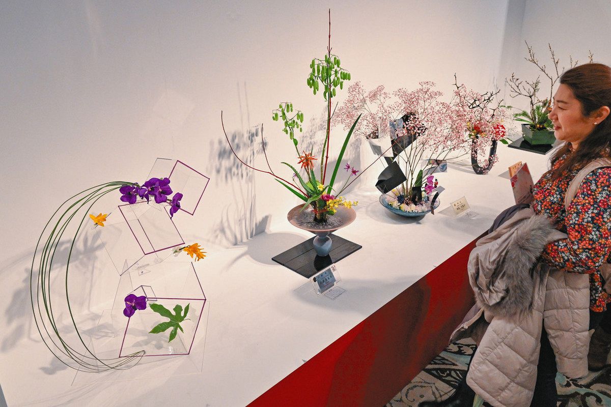 女体　生け花 生け花、伝統も新しさも 栄で池坊名古屋支部111周年記念展：中日新聞Web