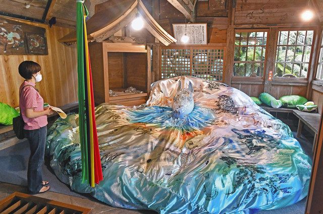 境内照らす越前和紙アート 北陸「工芸の祭典」開幕 ：日刊県民福井Web