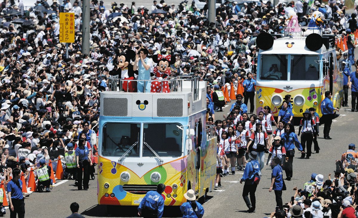 ジャンボリミッキー！ 静岡県焼津市でディズニーパレード、13万人来場
