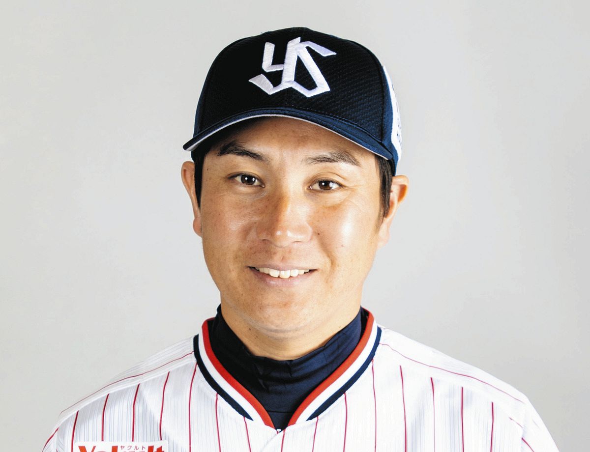 引退表明のヤクルト・川端慎吾、代打で二塁打放ち、笑顔でガッツ