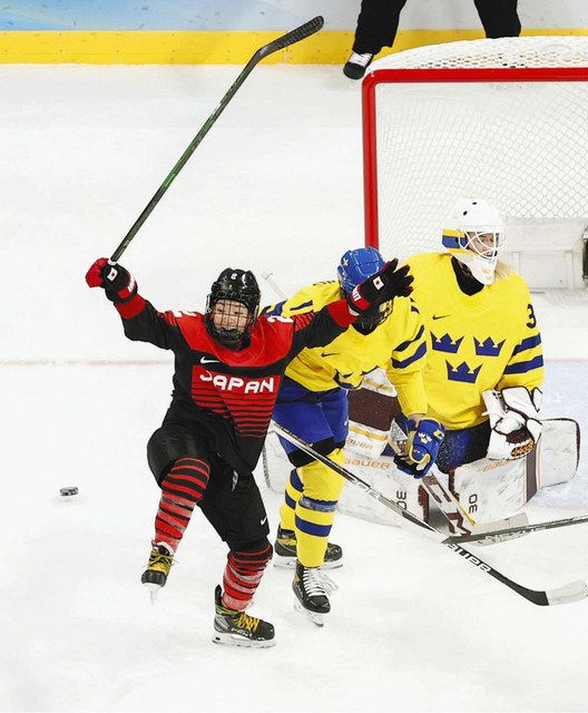 スマイル爆発 ８年分 初戦 因縁スウェーデンに勝利 アイスホッケー 女子１次ｌ 中日新聞web