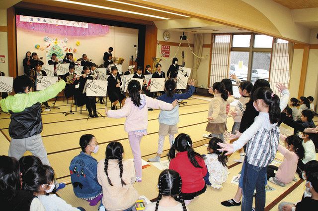 演奏 クリスマス会 学童保育の児童と湖西高生ら楽しむ 中日新聞しずおかweb