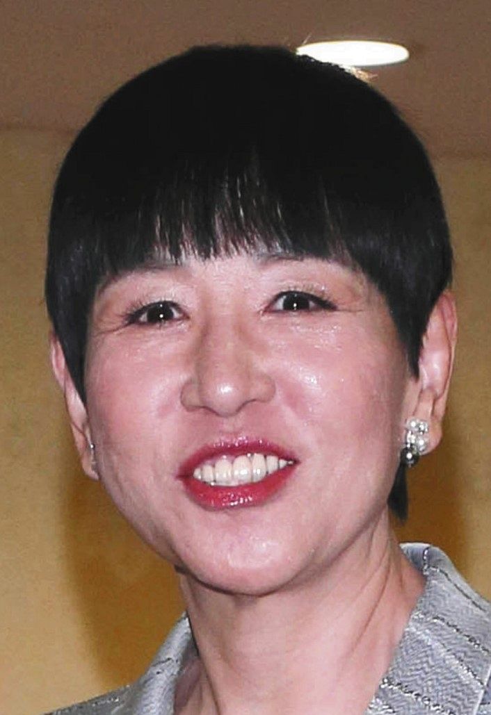 和田アキ子から 聞いてるからな 代打 山瀬まみに襲い掛かる 重圧 は電話とイスからも 背もたれも押し寄せて 中日スポーツ 東京中日スポーツ