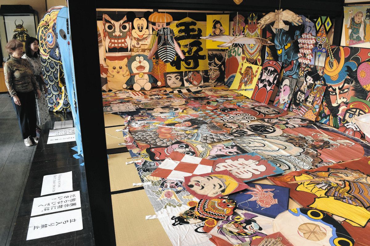 ご当地「和だこ」勢ぞろい 清洲城で凧の会尾張一宮支部会長の収集品を