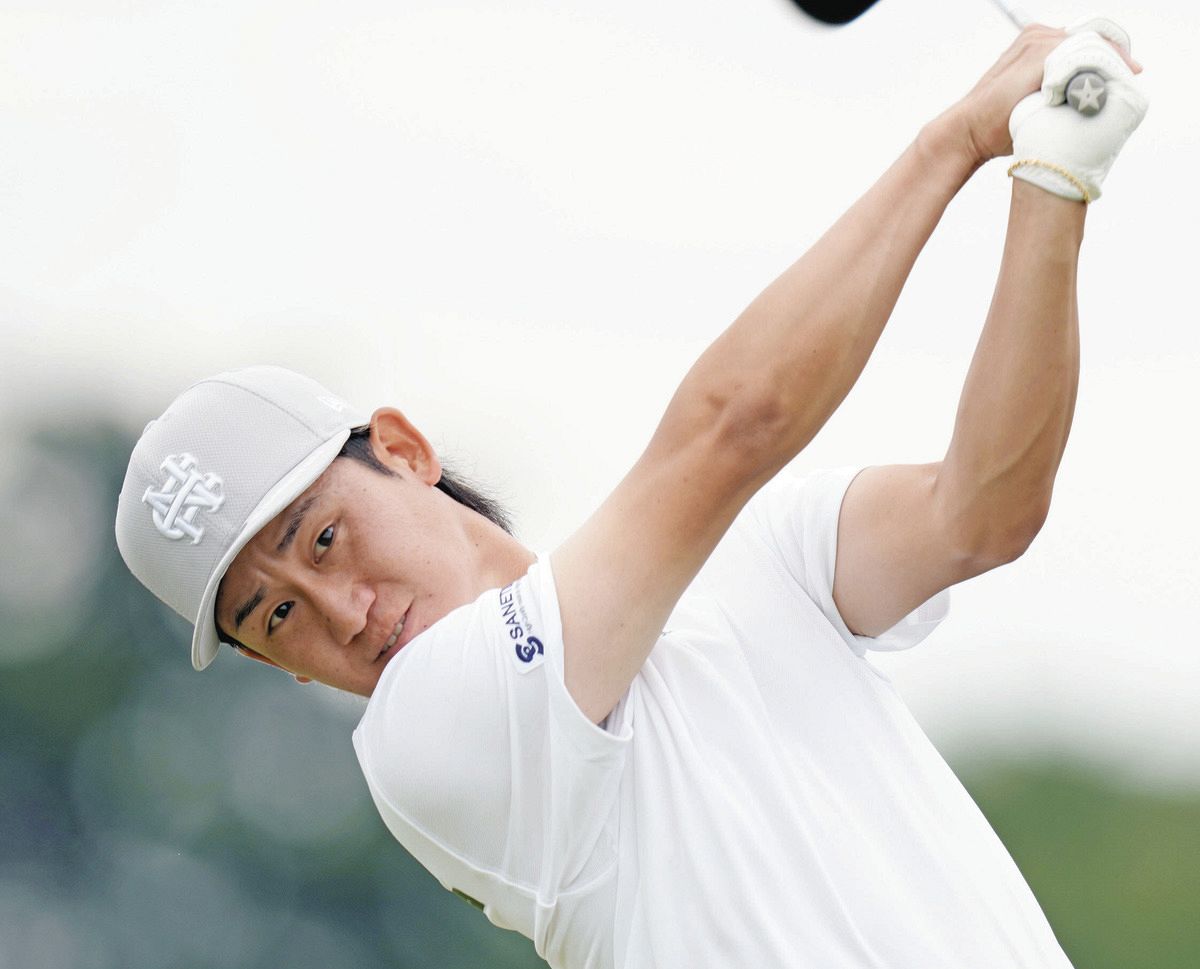 第２日、４番でティーショットを放つ芹沢慈眼