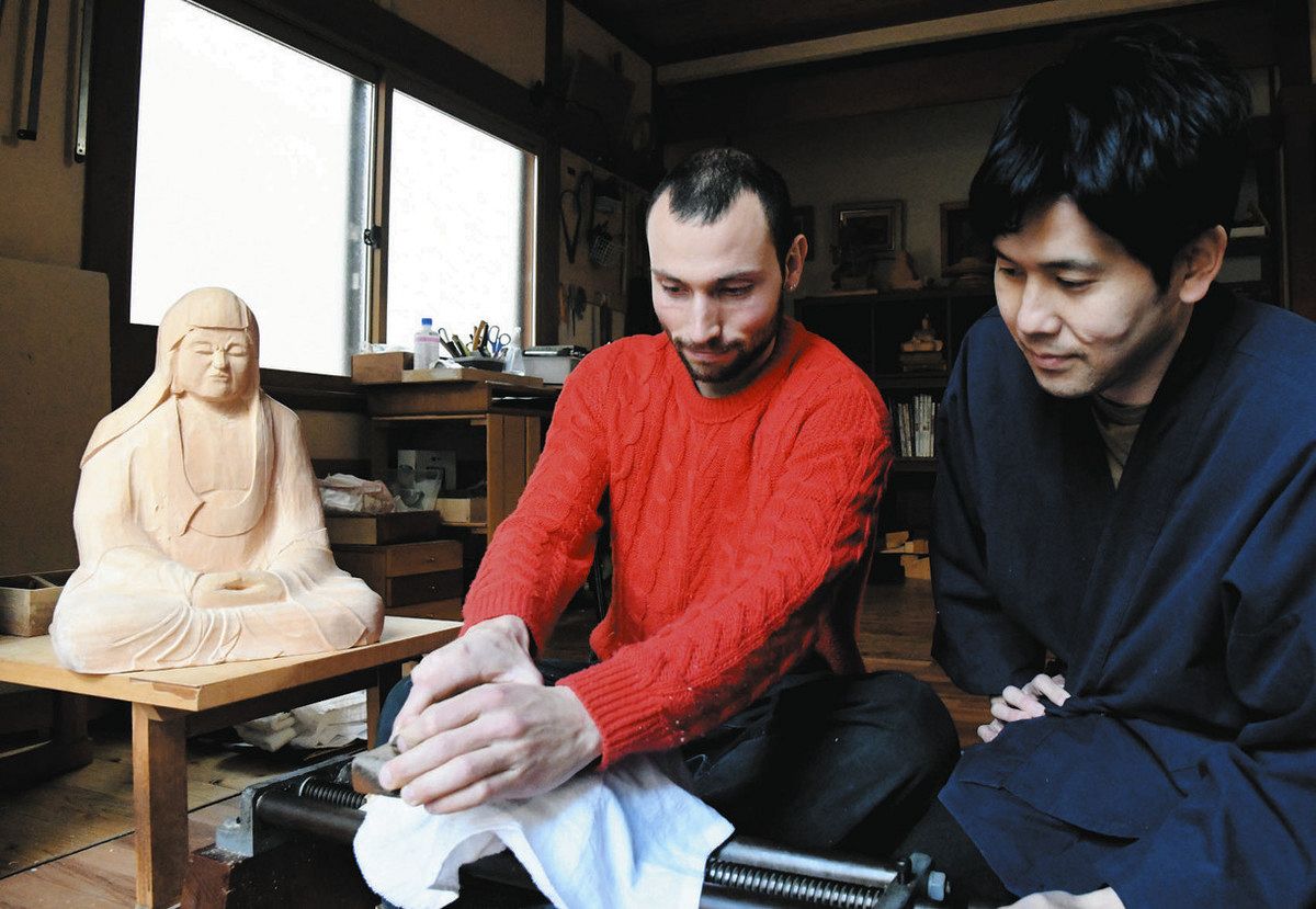 仏像 これが日本の彫り方 金沢の仏師 坂上さん フランス人彫刻家指導