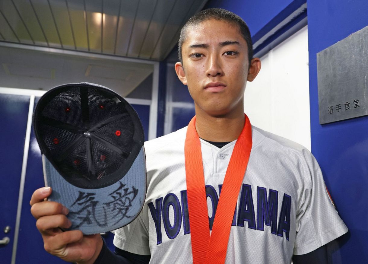写真】「気愛」の文字が入った横浜・織田翔希投手の帽子：中日スポーツ