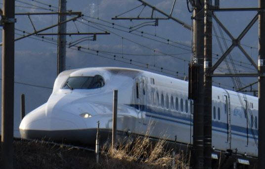 東海道新幹線の東京－名古屋間が１６日始発から終日運休を発表、「思ったよりヤバい感じかな」Ｕターンラッシュ直撃でネットに悲鳴：中日スポーツ・東京 中日スポーツ