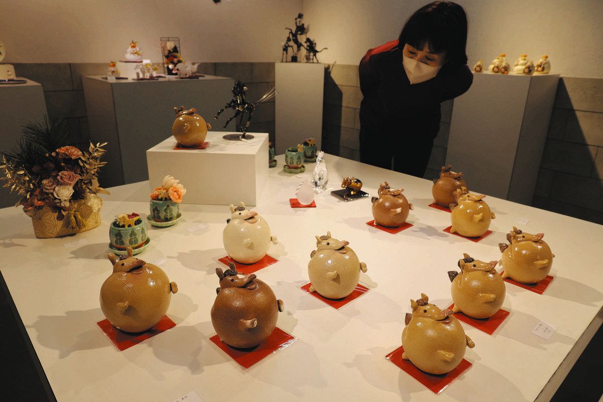 陶芸やガラスで「馬」を表現 磐田で新春展：中日新聞しずおかWeb