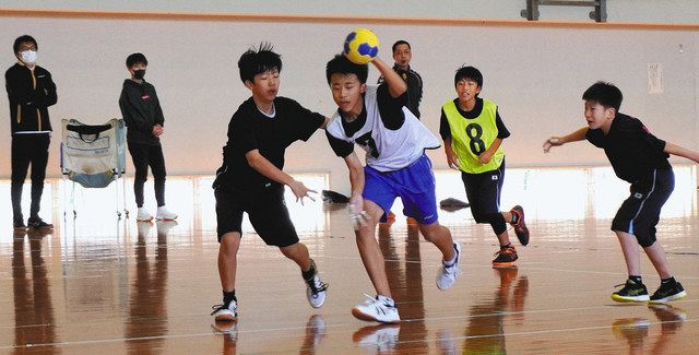 部活ない日曜にハンド教室 競技経験者が中学生らに指導 北陸中日新聞web