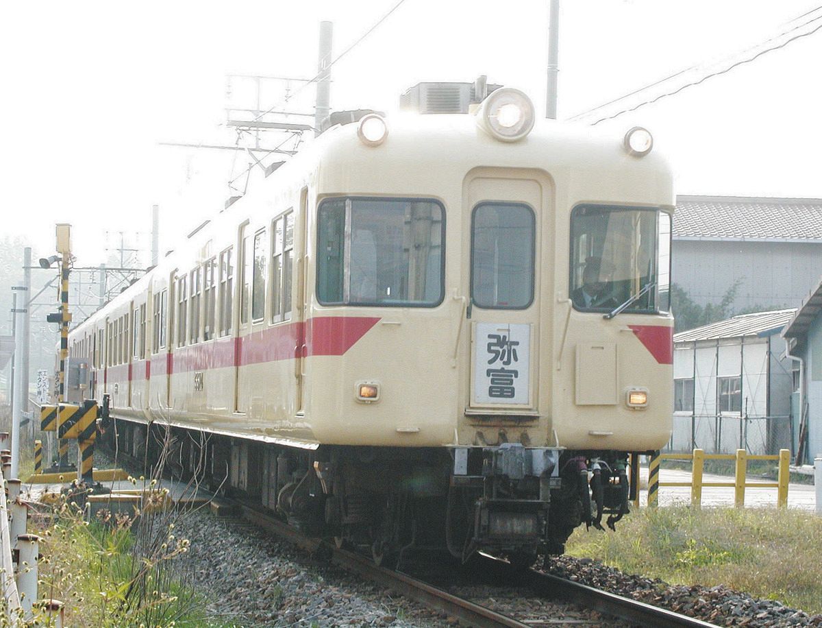 名鉄西尾・蒲郡線で「クリーム色に赤帯」の復刻塗装列車 7月から運行