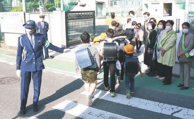 通学 小学校の通学路で取り締まりや見守り 県警、死傷事故受け県内一斉に：中日新聞Web