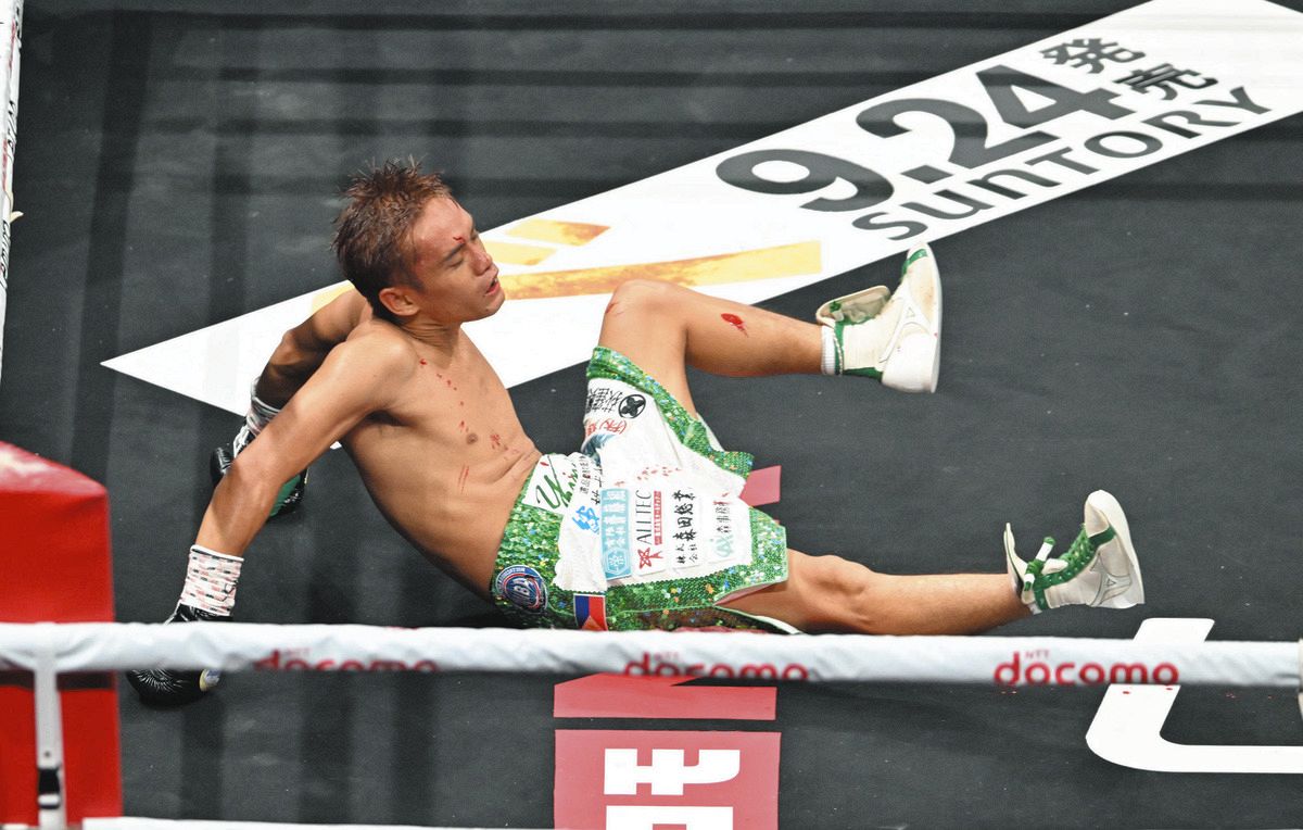 ◇ボクシングWBA世界ミニマム級王座決定戦、偶然のバッティングで倒れ