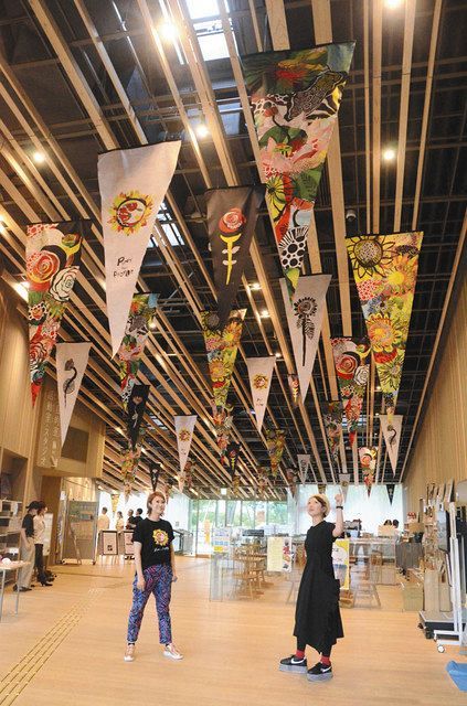 アートで上を向こう maisさん制作、フラッグ40枚：中日新聞Web