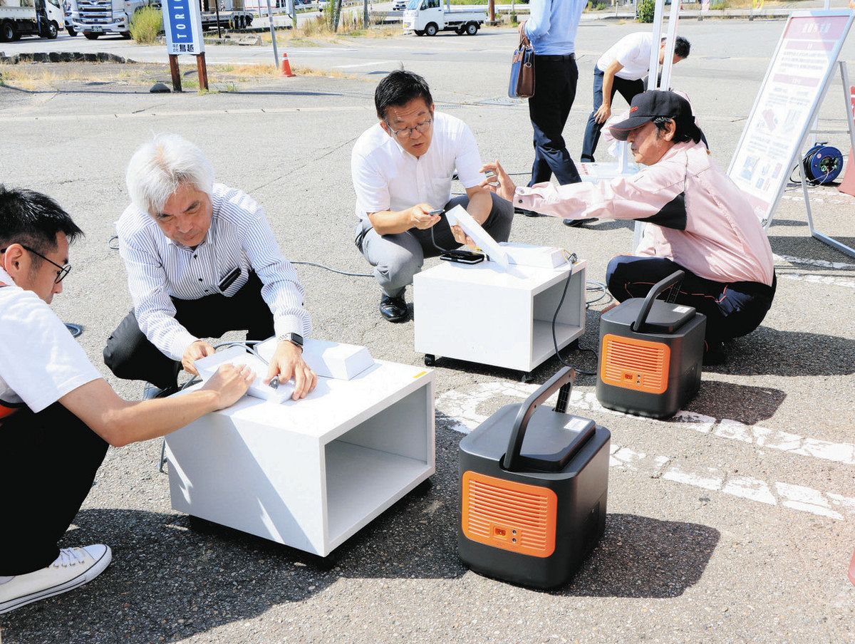 衛星通信つないでみよう ドコモと連携 穴水で防災訓練：北陸中日新聞Web