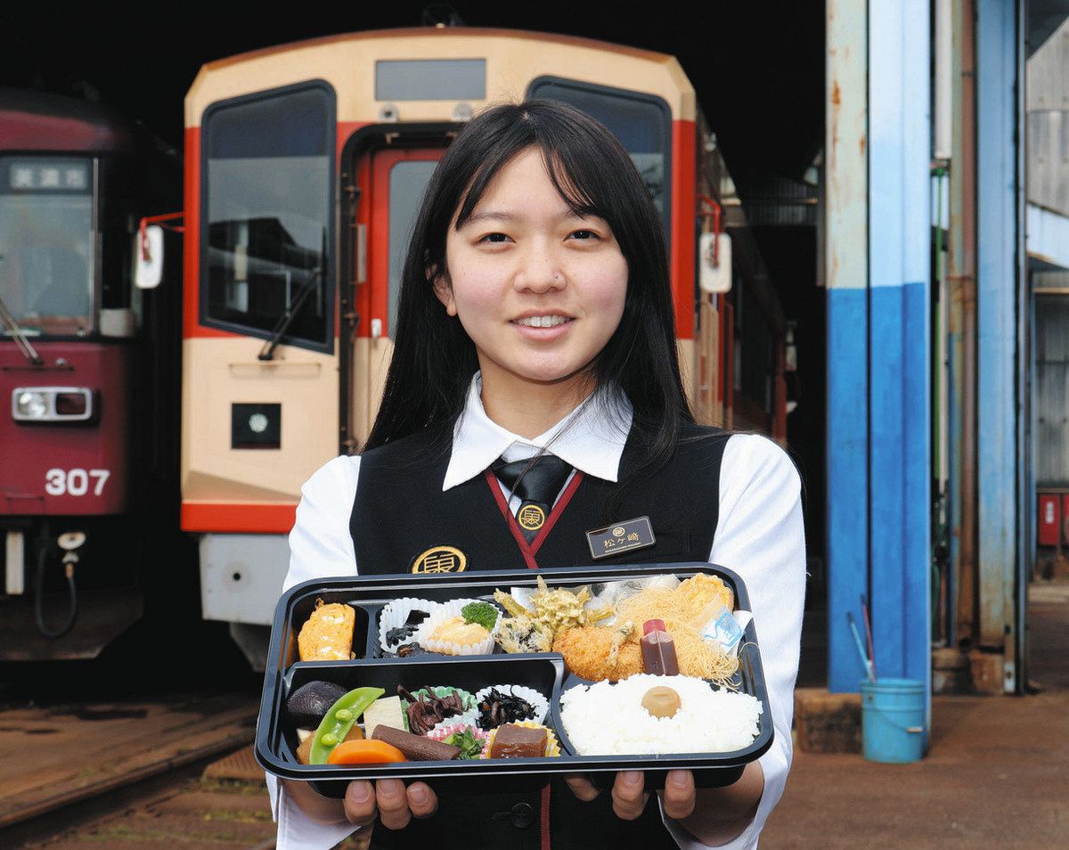 長良川鉄道で「おばんざい列車」 ナガラ600形にテーブル設置しお弁当