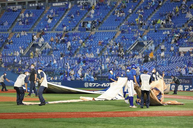 ハマスタで ドタバタ 中断劇 中断５分後に再開 さらに３分後また降雨中断 中日スポーツ 東京中日スポーツ