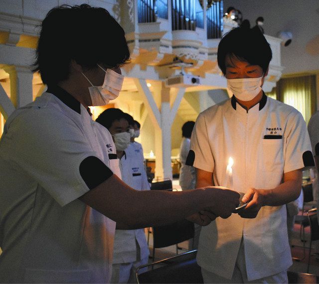 医療の道 決意新たに 中部学院大で看護学科生の戴灯式 中日新聞web