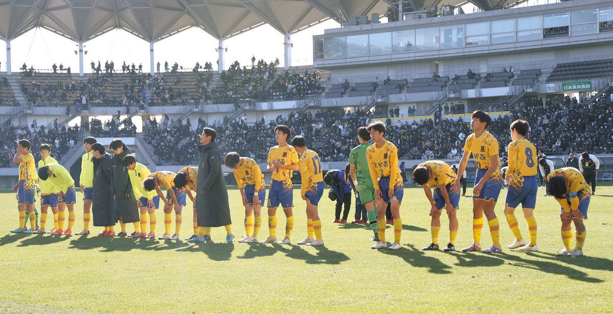 全国高校サッカー、上田西はベスト４ならず 流通経大柏に序盤から押し込まれ…：中日新聞Web