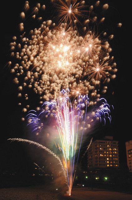 下呂温泉花火物語が再開 ２６８０発 夜空彩る 中日新聞web