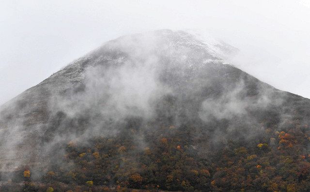伊吹山が初冠雪 中日新聞web