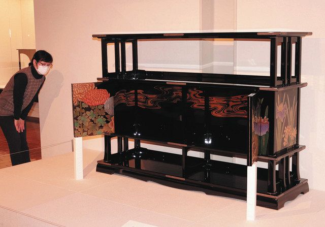 棚、漆器 開ける楽しみ 輪島漆芸美術館 作品内側の加飾紹介：北陸中日