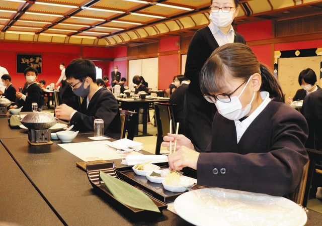 手まりずし作り 足湯 満喫 七尾市小６の和倉温泉魅力ｐｒ隊 北陸中日新聞web