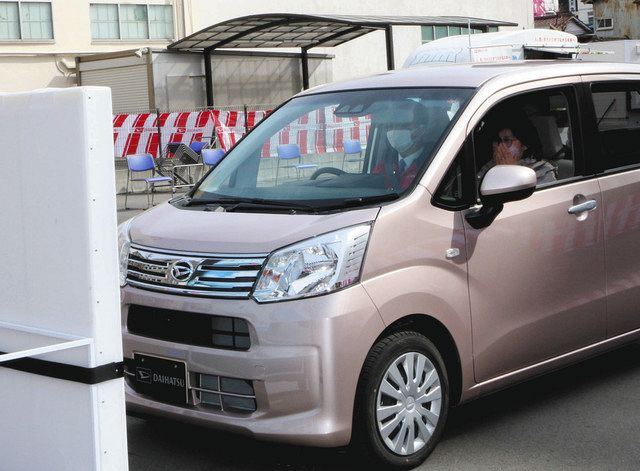高齢者がサポカー乗車体験 名古屋で交通安全教室 中日新聞web