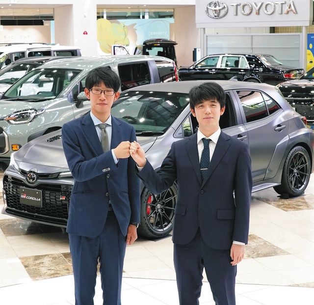 免許のため眼鏡かけたら勝率上がった」 “車のまち”で王位戦、前日から